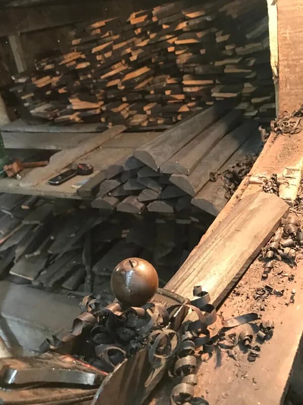 Quality inspection of handcrafted rosewood chinrests and tailpieces